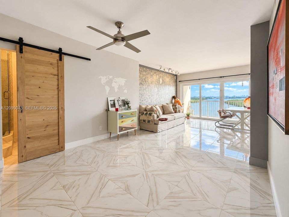 En Venta: $339,000 (1 camas, 2 baños, 762 Pies cuadrados)