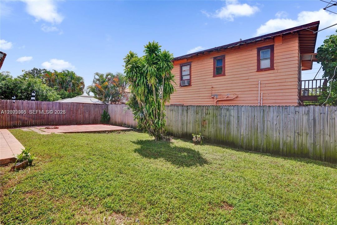 For Rent: $3,500 (3 beds, 2 baths, 2972 Square Feet)