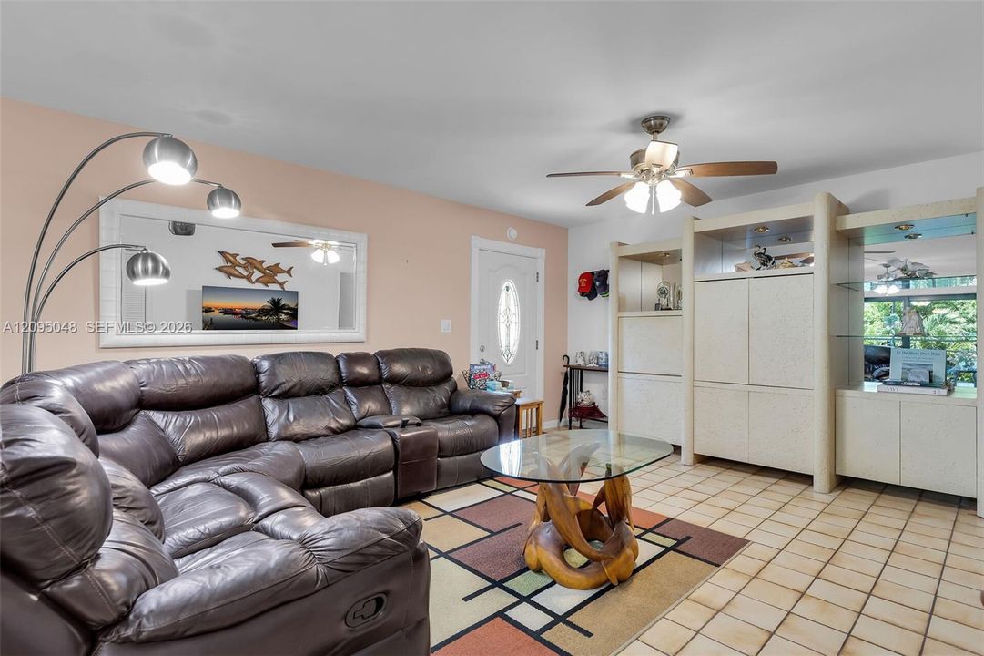 For Sale: $925,000 (4 beds, 3 baths, 1440 Square Feet)
