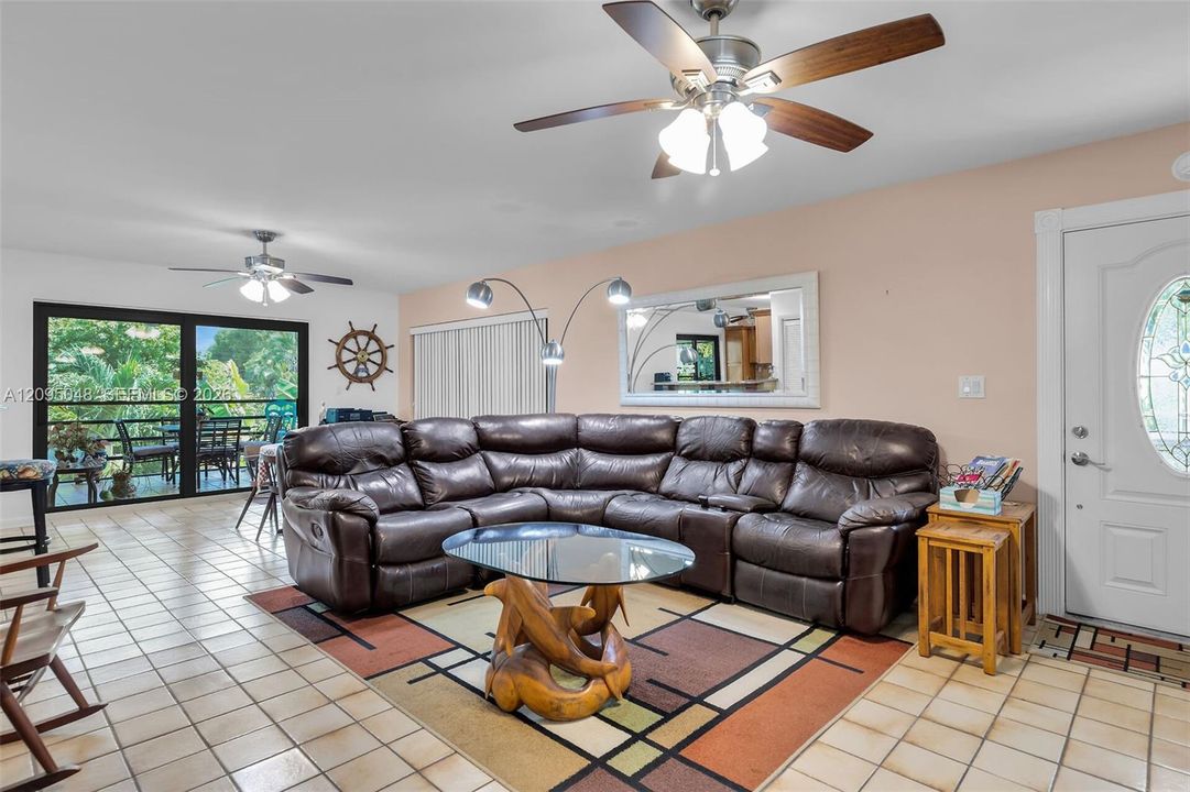 For Sale: $925,000 (4 beds, 3 baths, 1440 Square Feet)