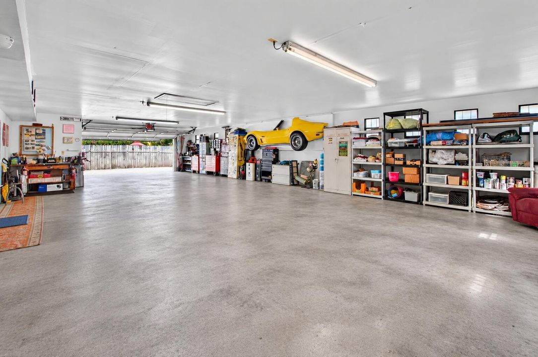 8-10 Car Garage