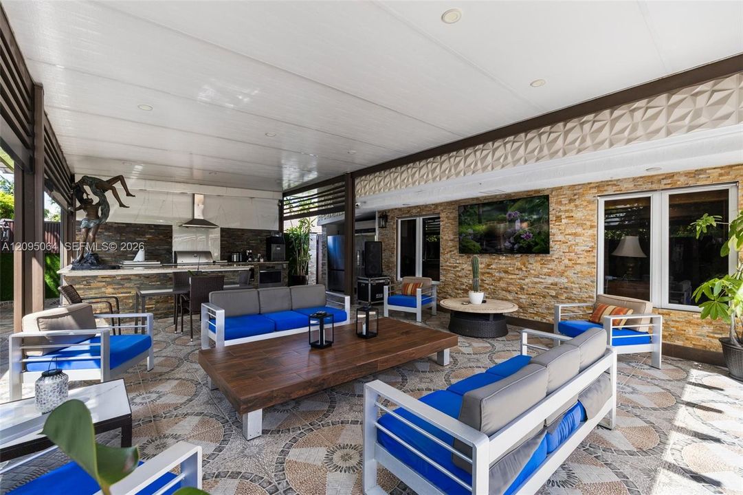 En Venta: $2,299,000 (6 camas, 4 baños, 3706 Pies cuadrados)