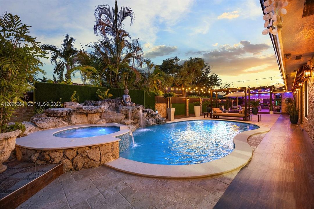 En Venta: $2,299,000 (6 camas, 4 baños, 3706 Pies cuadrados)