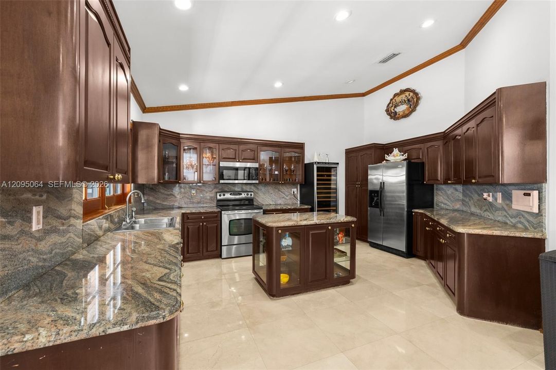 En Venta: $2,299,000 (6 camas, 4 baños, 3706 Pies cuadrados)