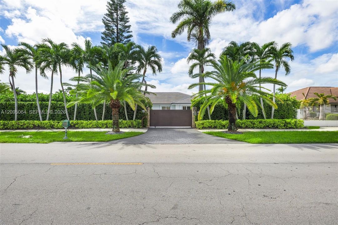 En Venta: $2,299,000 (6 camas, 4 baños, 3706 Pies cuadrados)