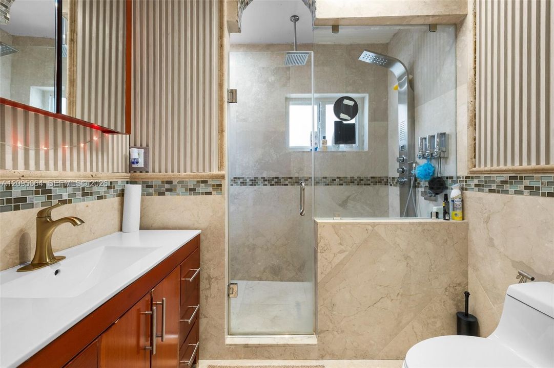 En Venta: $2,299,000 (6 camas, 4 baños, 3706 Pies cuadrados)