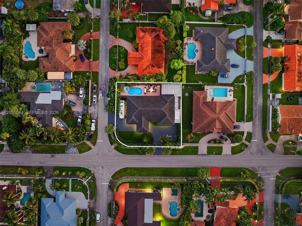 En Venta: $2,299,000 (6 camas, 4 baños, 3706 Pies cuadrados)