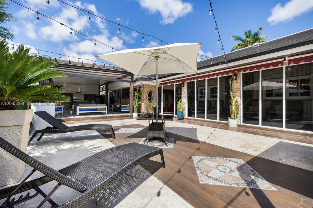 En Venta: $2,299,000 (6 camas, 4 baños, 3706 Pies cuadrados)