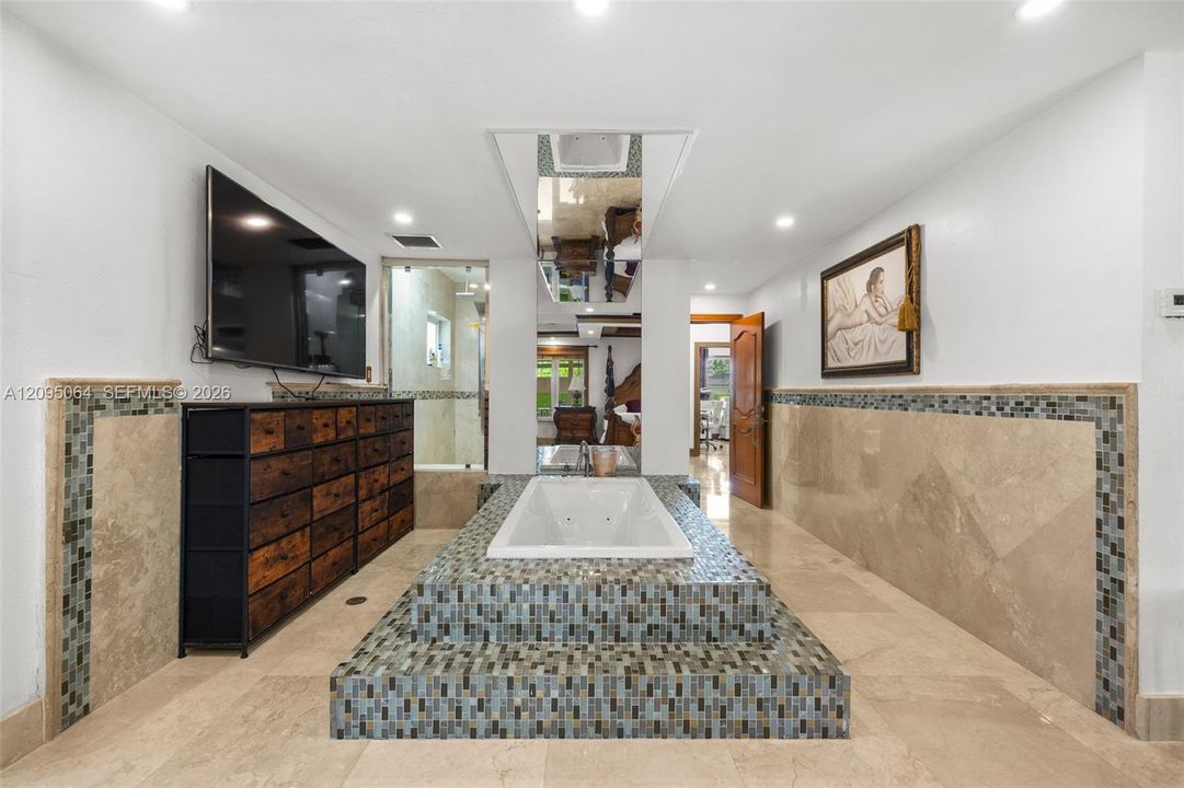 En Venta: $2,299,000 (6 camas, 4 baños, 3706 Pies cuadrados)