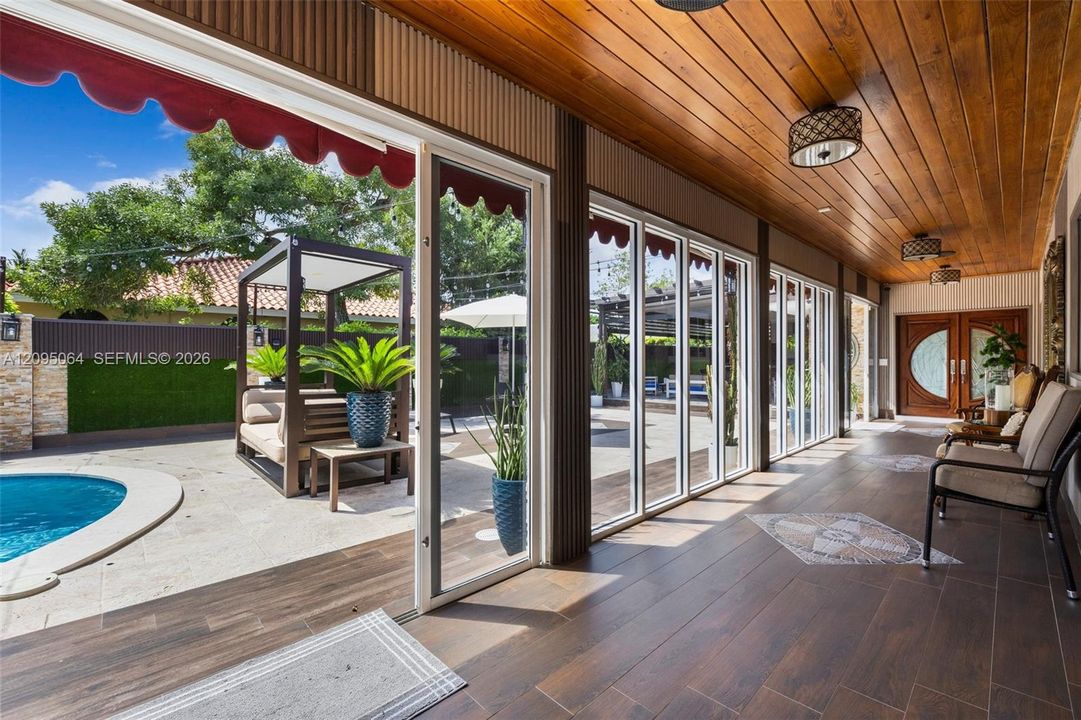 En Venta: $2,299,000 (6 camas, 4 baños, 3706 Pies cuadrados)
