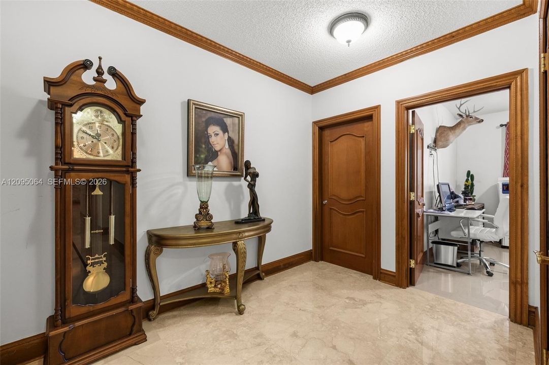 En Venta: $2,299,000 (6 camas, 4 baños, 3706 Pies cuadrados)