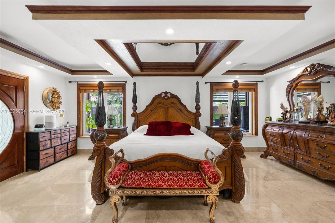 En Venta: $2,299,000 (6 camas, 4 baños, 3706 Pies cuadrados)