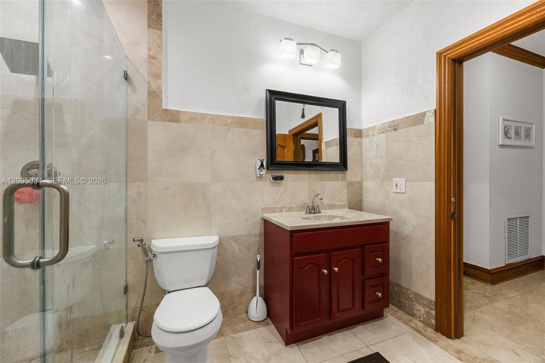 En Venta: $2,299,000 (6 camas, 4 baños, 3706 Pies cuadrados)