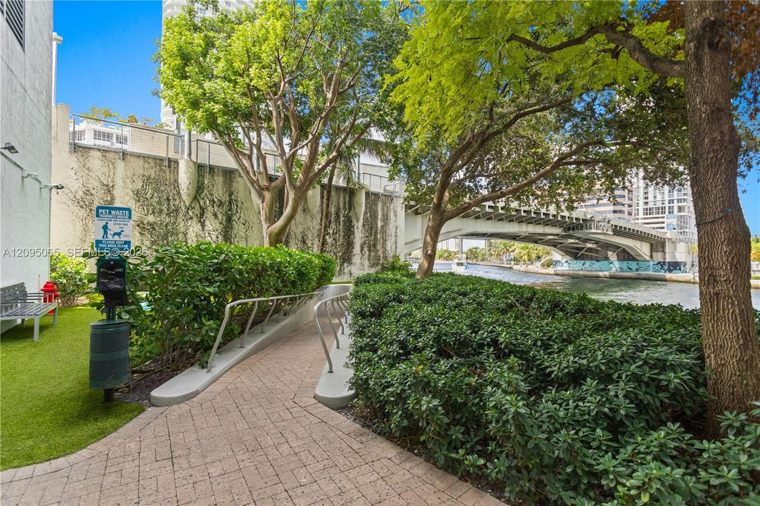 For Rent: $2,400 (0 beds, 1 baths, 580 Square Feet)