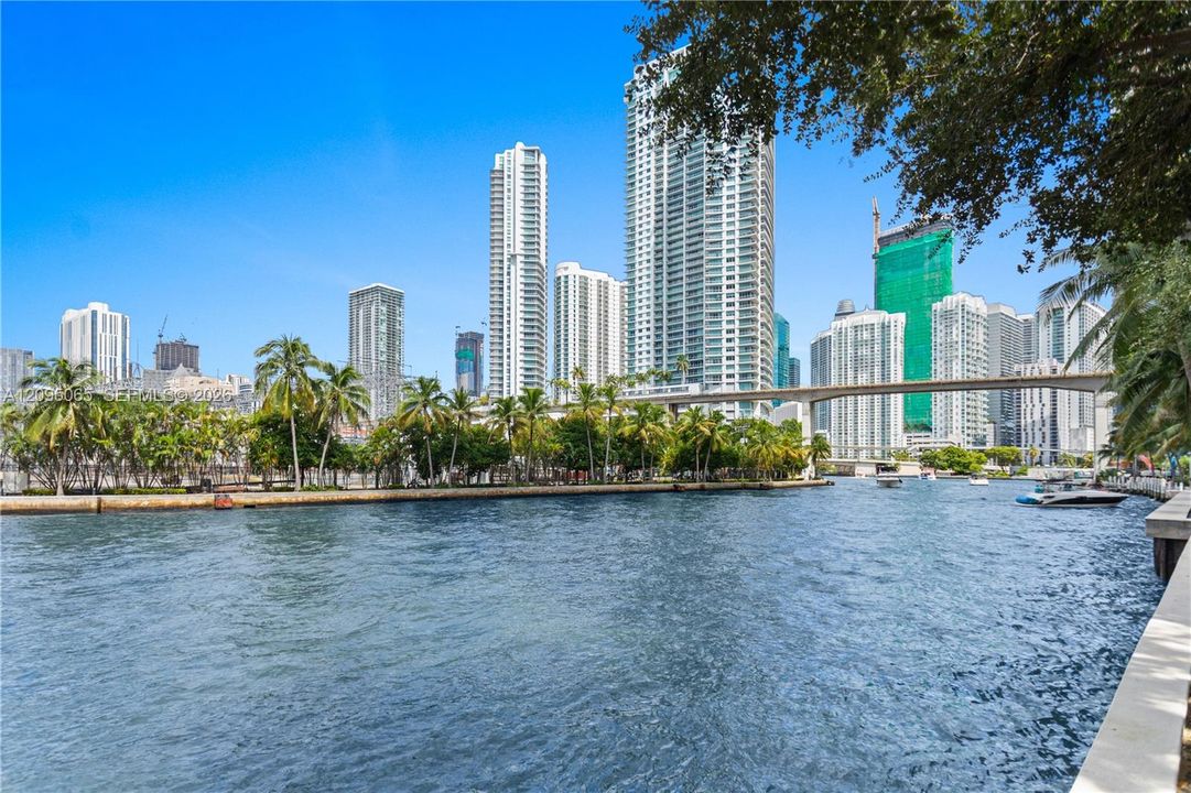 For Rent: $2,400 (0 beds, 1 baths, 580 Square Feet)