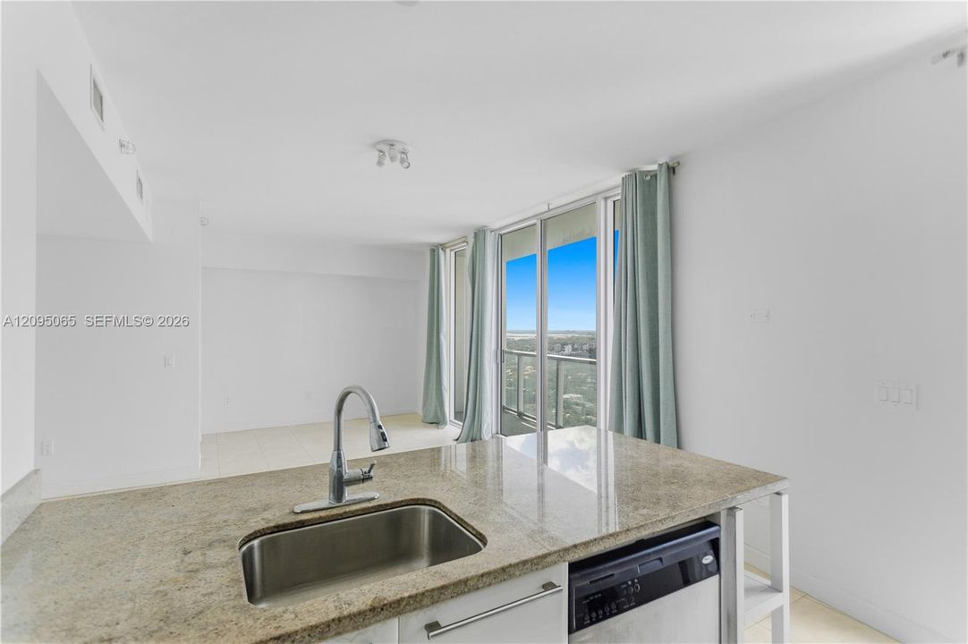 For Rent: $2,400 (0 beds, 1 baths, 580 Square Feet)