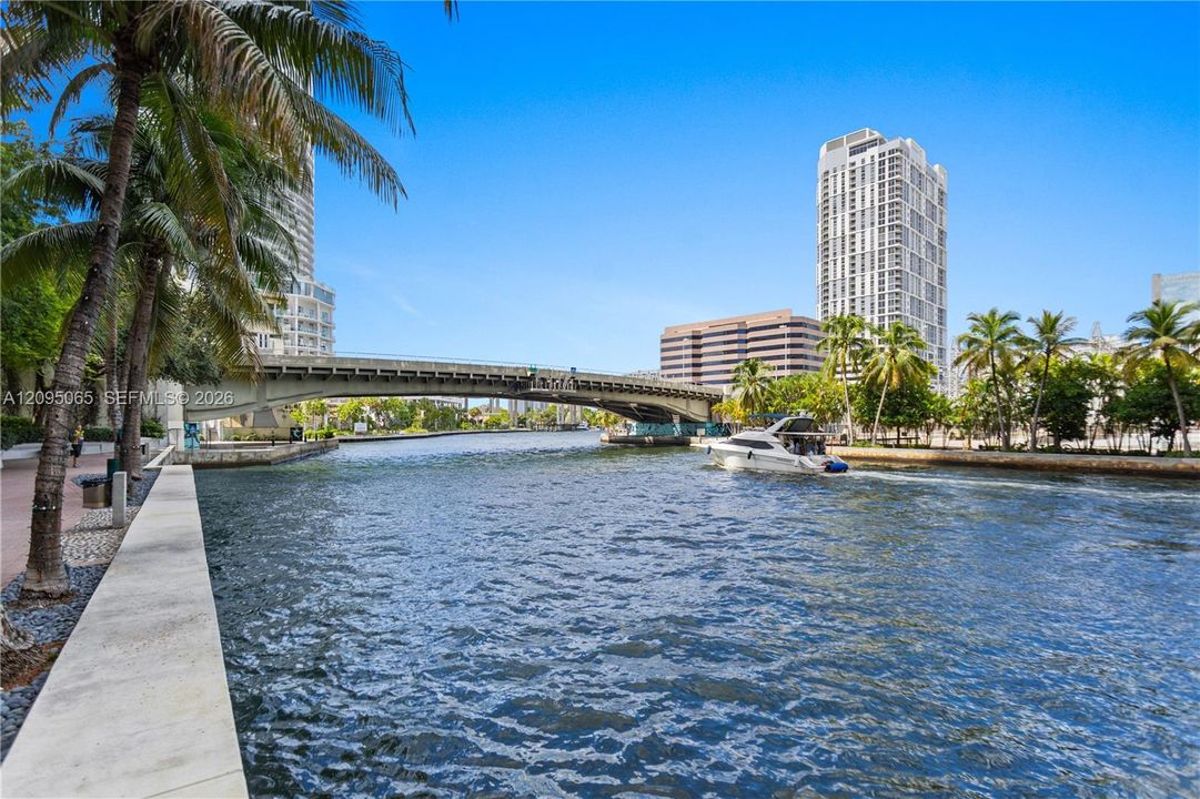 For Rent: $2,400 (0 beds, 1 baths, 580 Square Feet)