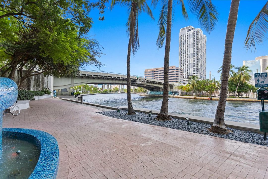 For Rent: $2,400 (0 beds, 1 baths, 580 Square Feet)