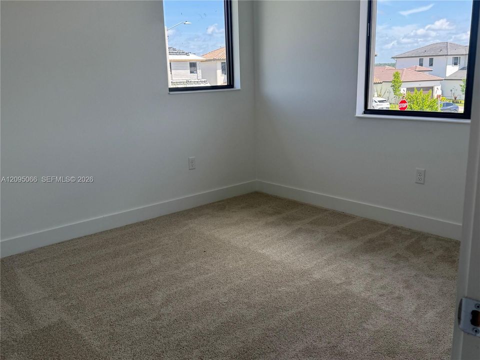 В аренду: $2,750 (5 спален, 3 ванн, 0 Квадратных фут)