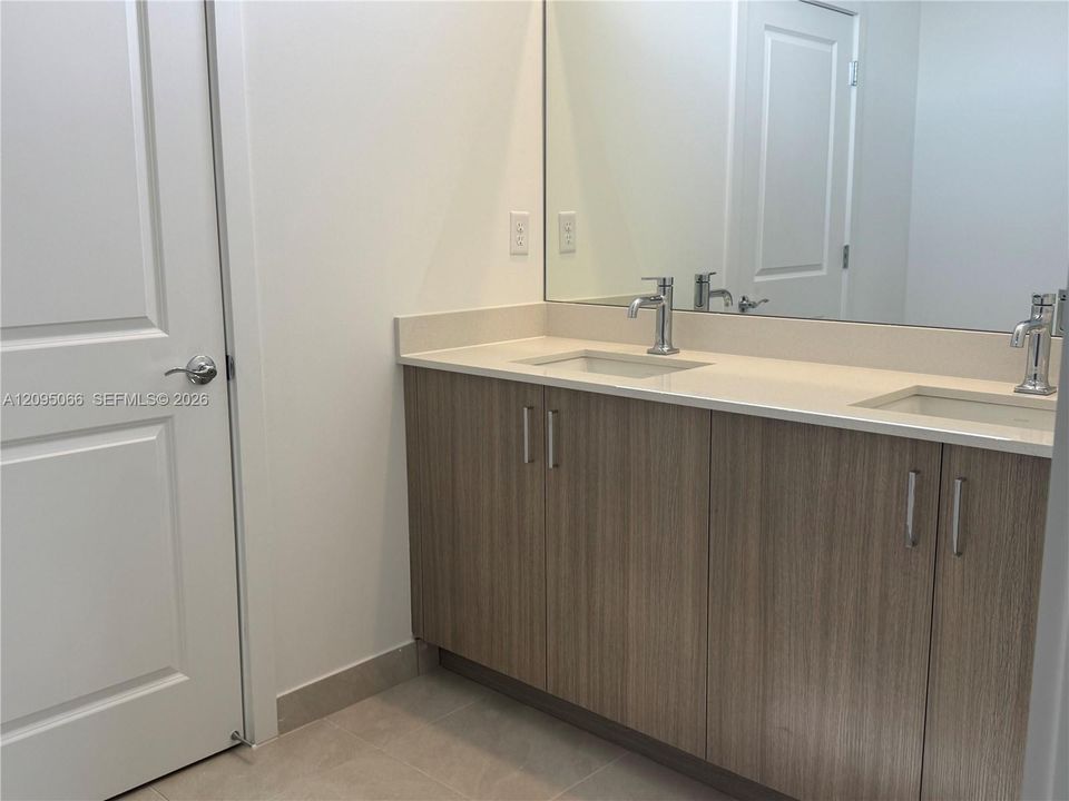 В аренду: $2,750 (5 спален, 3 ванн, 0 Квадратных фут)