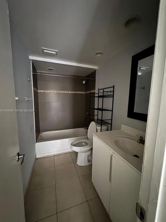 В аренду: $1,900 (2 спален, 2 ванн, 960 Квадратных фут)