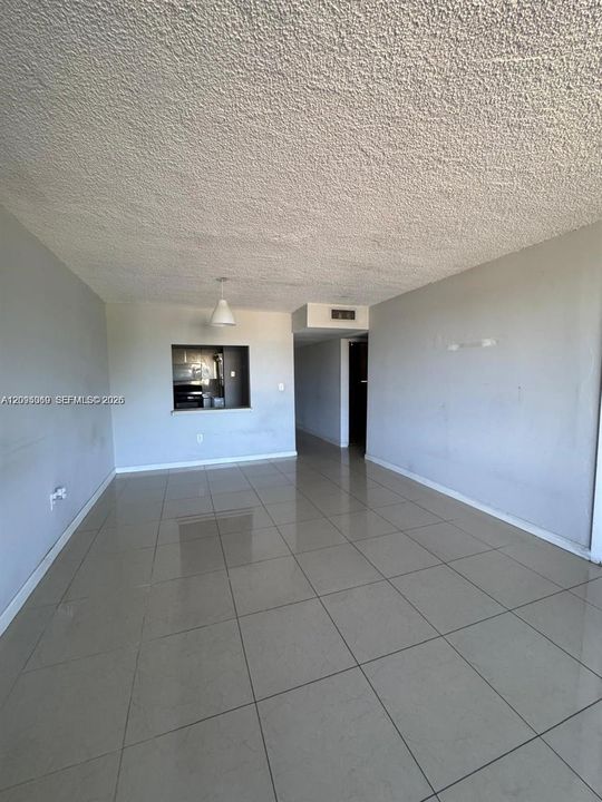 В аренду: $1,900 (2 спален, 2 ванн, 960 Квадратных фут)