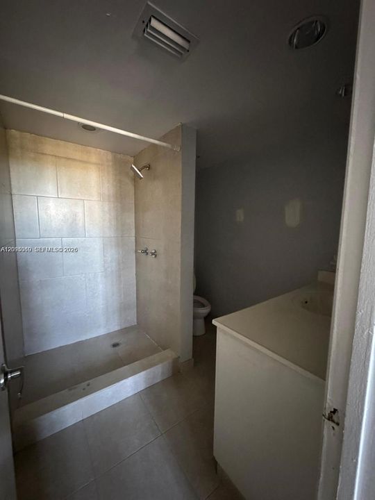 В аренду: $1,900 (2 спален, 2 ванн, 960 Квадратных фут)