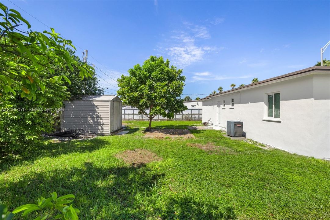 For Sale: $459,000 (2 beds, 1 baths, 720 Square Feet)