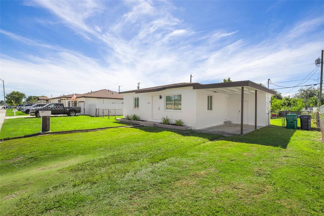 For Sale: $459,000 (2 beds, 1 baths, 720 Square Feet)