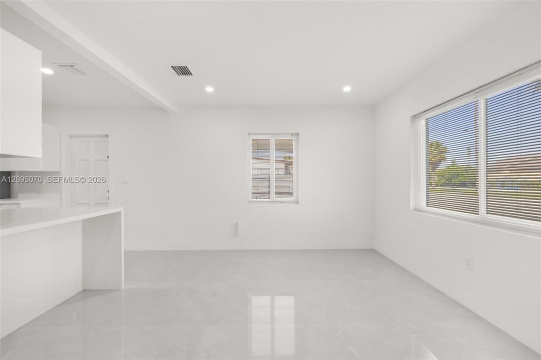 For Sale: $459,000 (2 beds, 1 baths, 720 Square Feet)