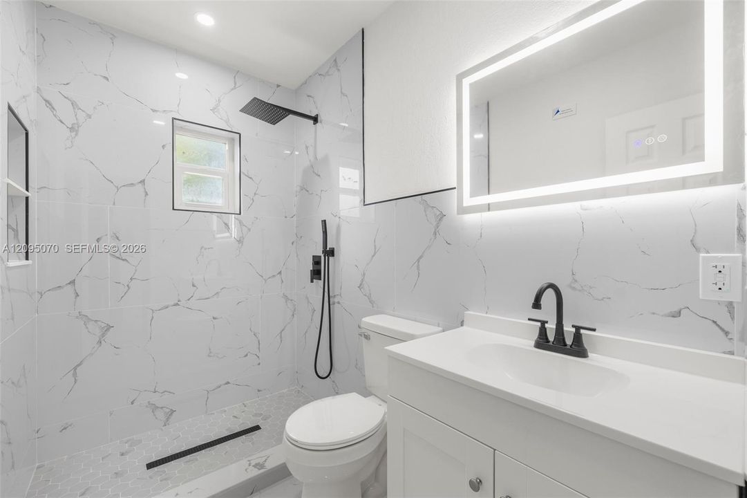 For Sale: $459,000 (2 beds, 1 baths, 720 Square Feet)