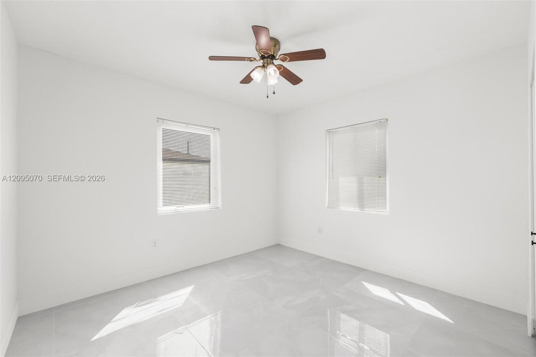 For Sale: $459,000 (2 beds, 1 baths, 720 Square Feet)
