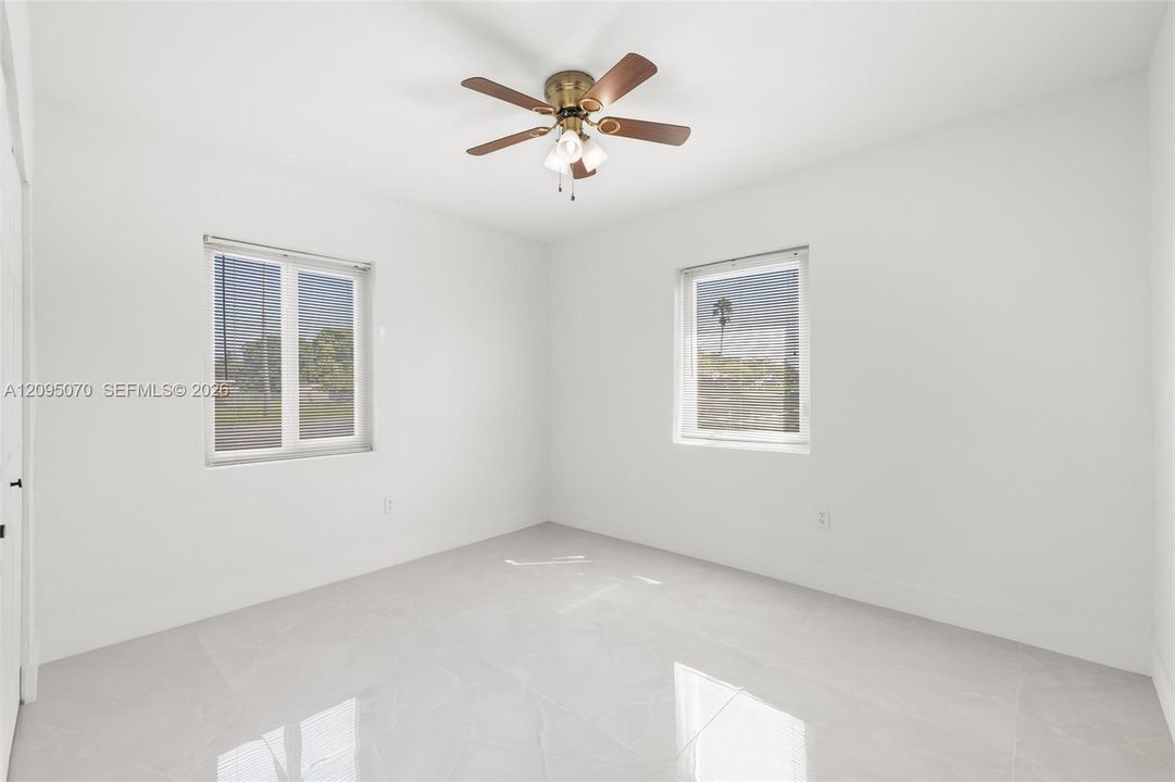 For Sale: $459,000 (2 beds, 1 baths, 720 Square Feet)