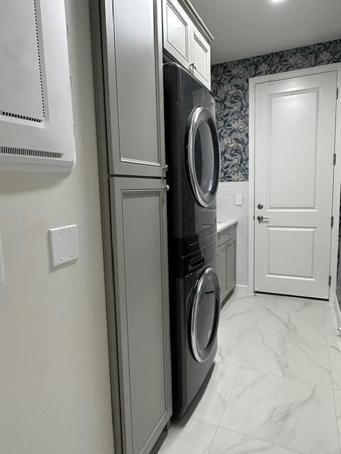 Laundry Room with stackable Washer/Dryer