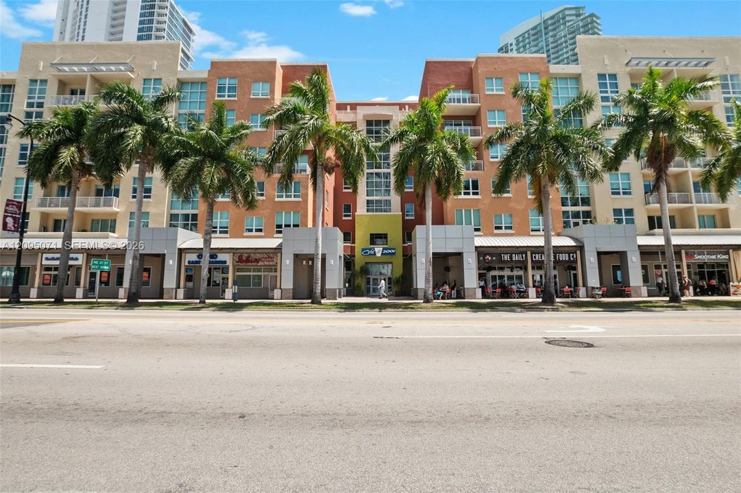 For Sale: $360,000 (1 beds, 1 baths, 795 Square Feet)