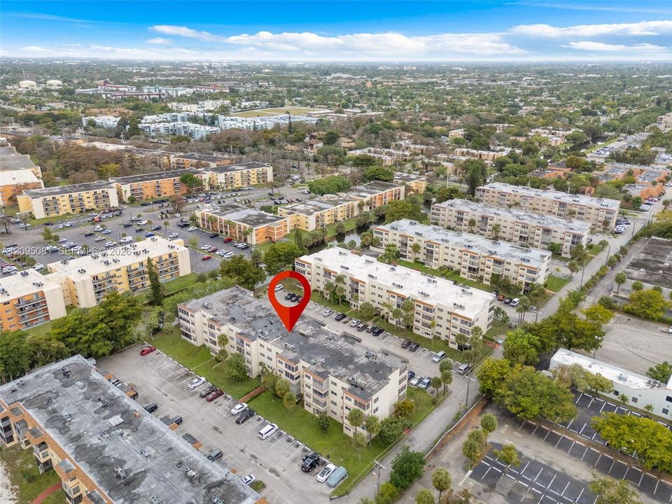 For Rent: $1,800 (2 beds, 2 baths, 980 Square Feet)