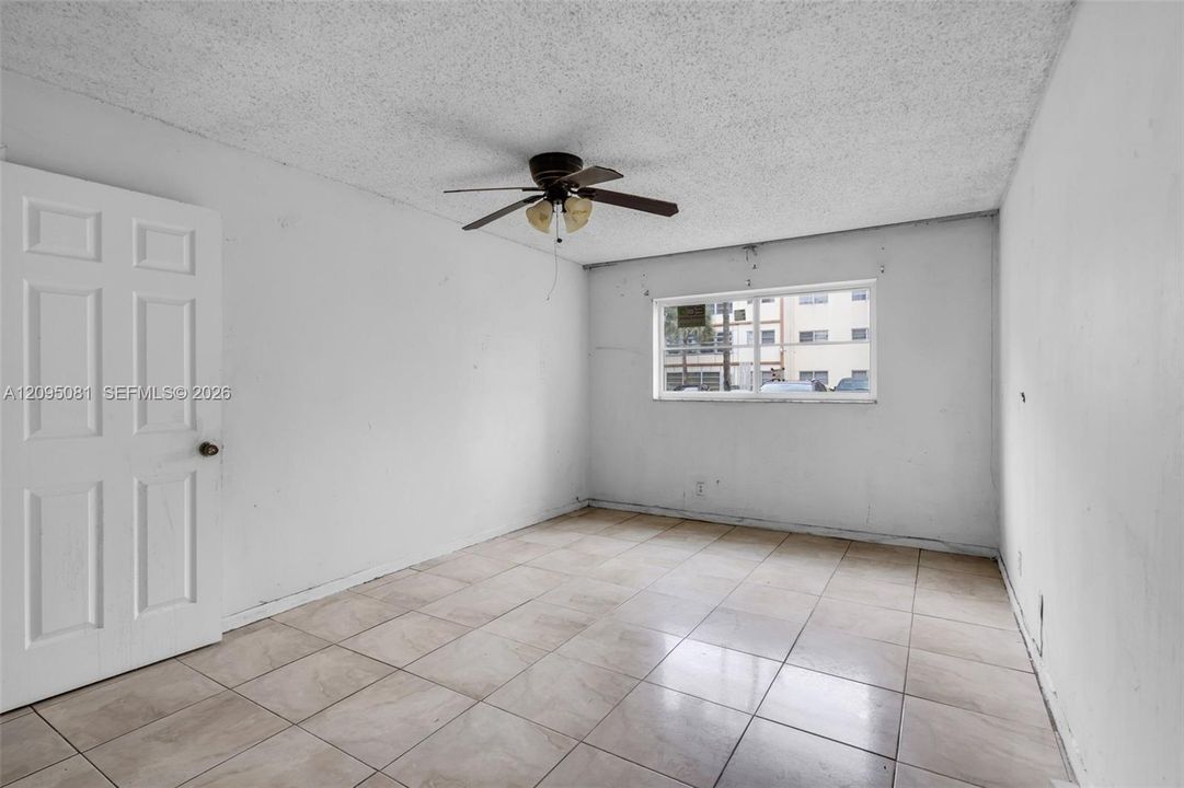 For Rent: $1,800 (2 beds, 2 baths, 980 Square Feet)