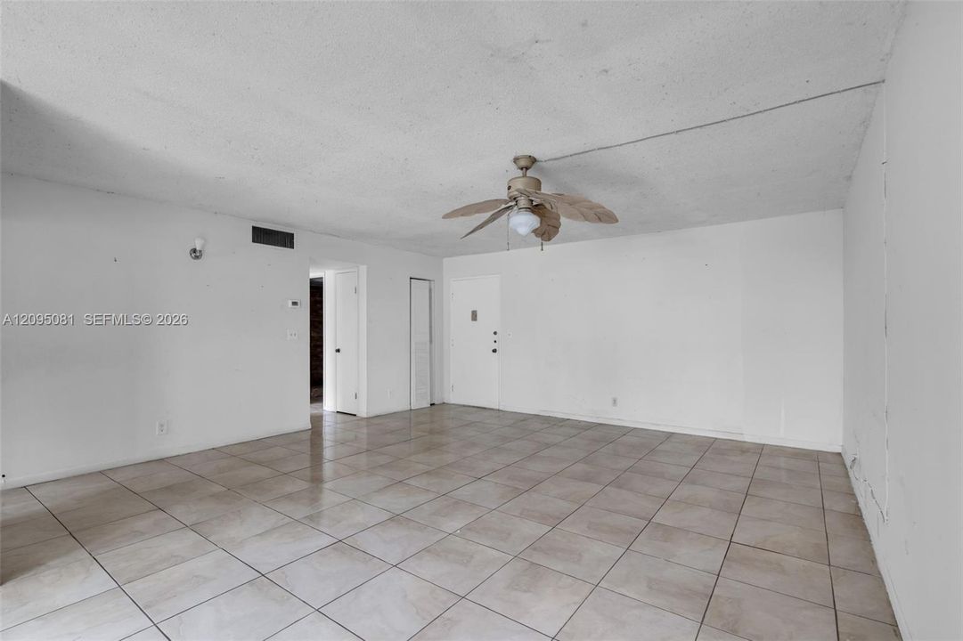 For Rent: $1,800 (2 beds, 2 baths, 980 Square Feet)