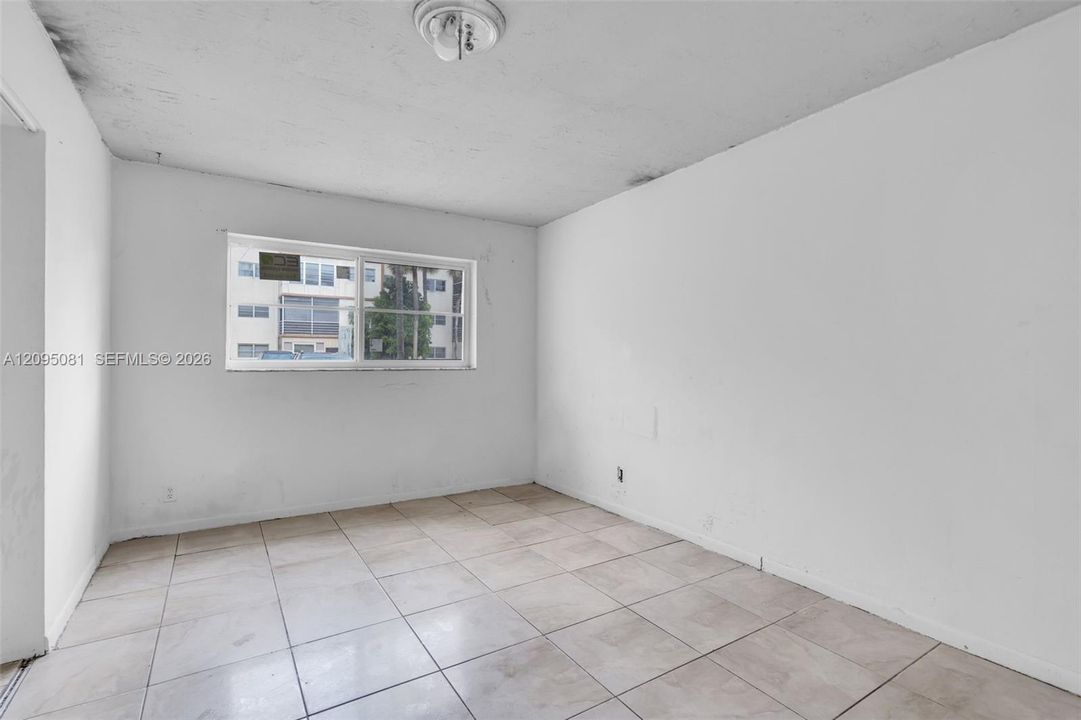 For Rent: $1,800 (2 beds, 2 baths, 980 Square Feet)