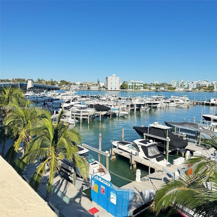 For Rent: $2,690 (2 beds, 2 baths, 1030 Square Feet)