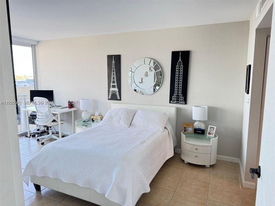 For Rent: $2,690 (2 beds, 2 baths, 1030 Square Feet)