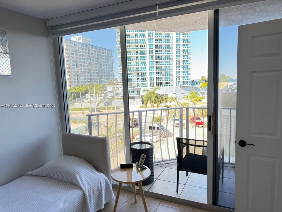 For Rent: $2,690 (2 beds, 2 baths, 1030 Square Feet)