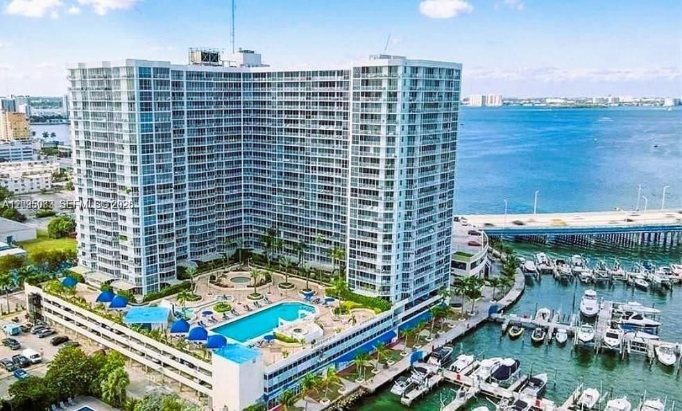 For Rent: $2,690 (2 beds, 2 baths, 1030 Square Feet)