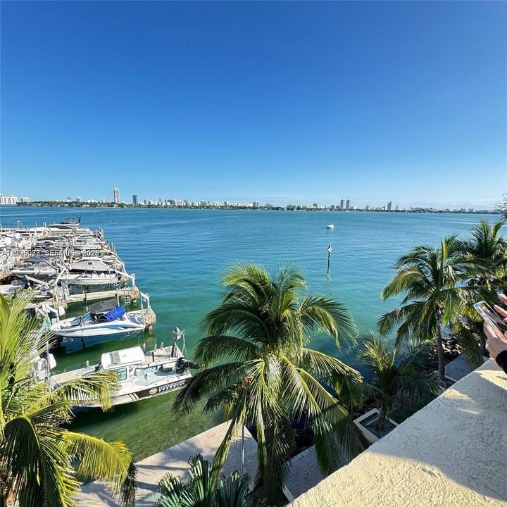 For Rent: $2,690 (2 beds, 2 baths, 1030 Square Feet)