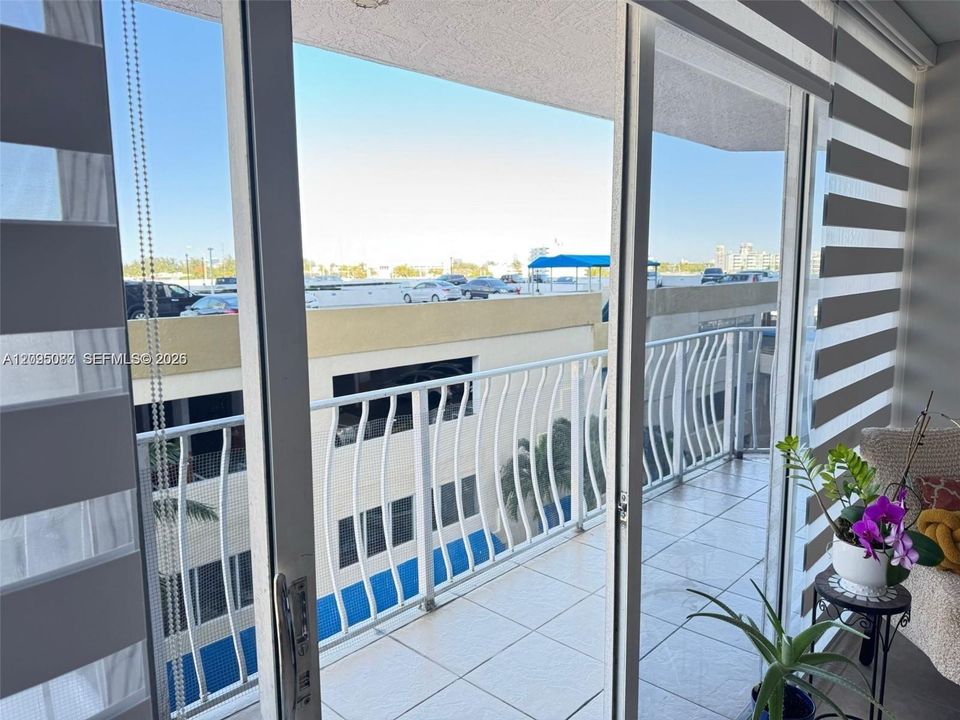 For Rent: $2,690 (2 beds, 2 baths, 1030 Square Feet)