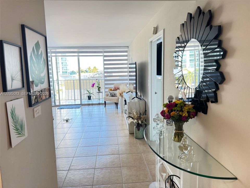 For Rent: $2,690 (2 beds, 2 baths, 1030 Square Feet)