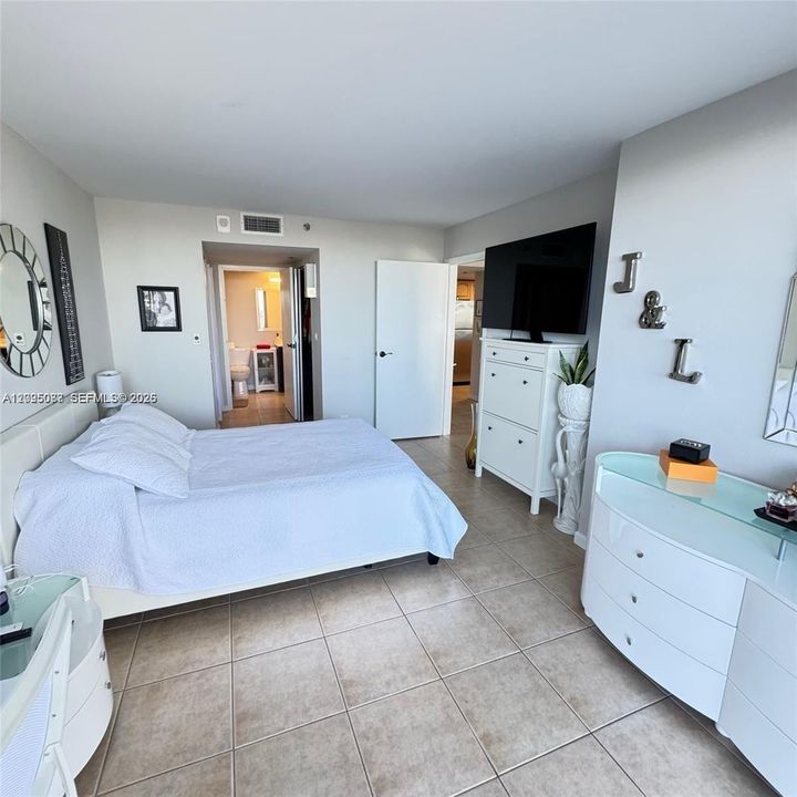 For Rent: $2,690 (2 beds, 2 baths, 1030 Square Feet)