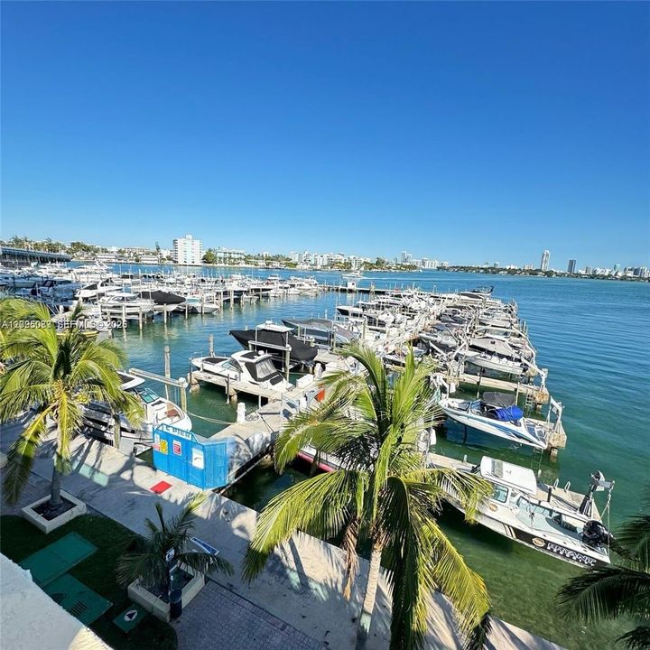 For Rent: $2,690 (2 beds, 2 baths, 1030 Square Feet)