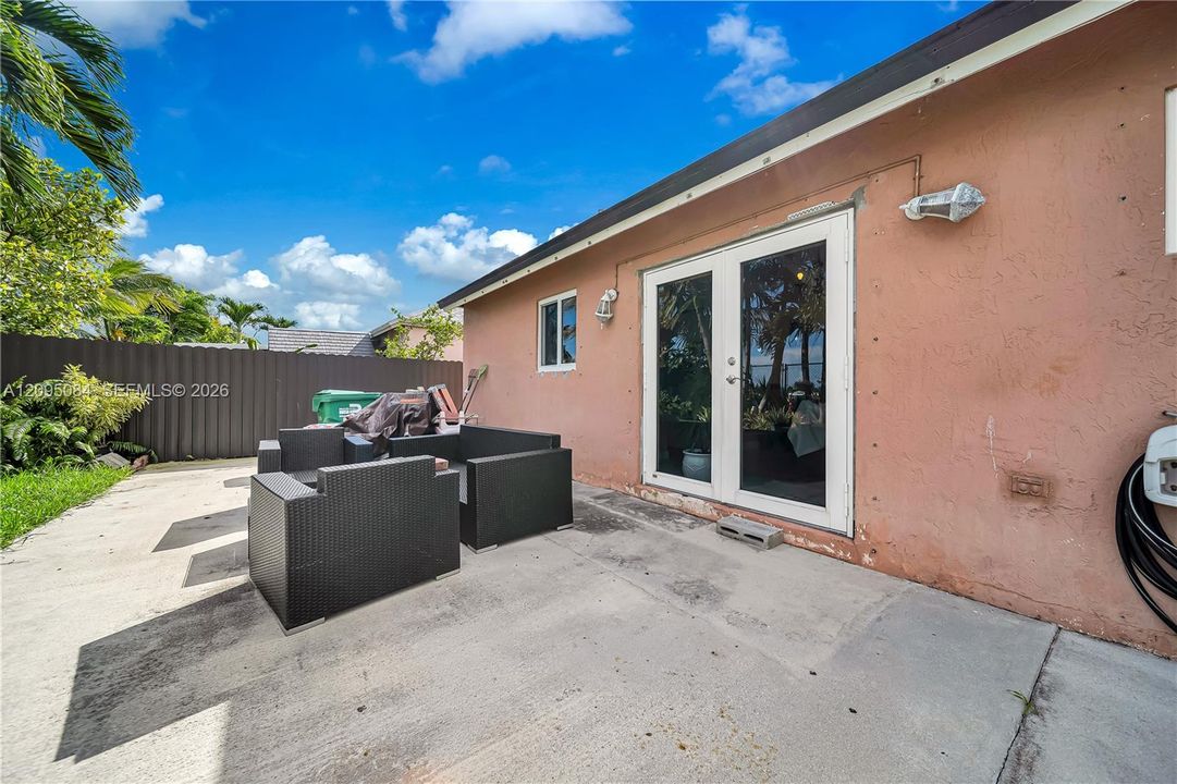 En Venta: $525,000 (3 camas, 2 baños, 1205 Pies cuadrados)