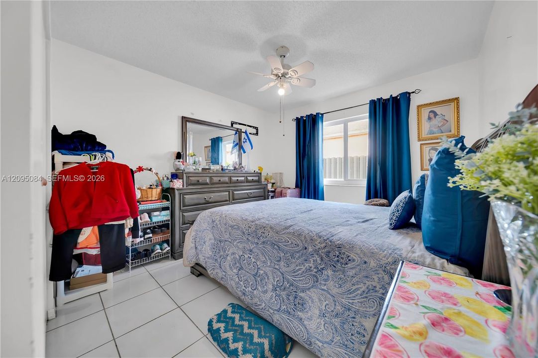 En Venta: $525,000 (3 camas, 2 baños, 1205 Pies cuadrados)
